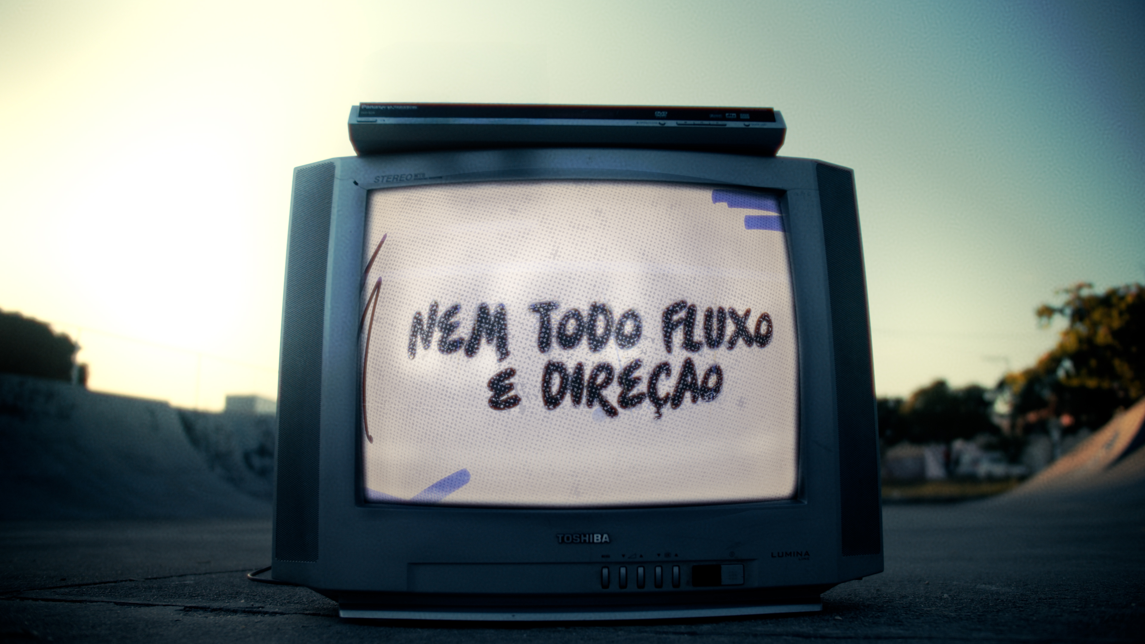 TRAIER_SEQUENCE_REEL3.00_01_42_16.Still067